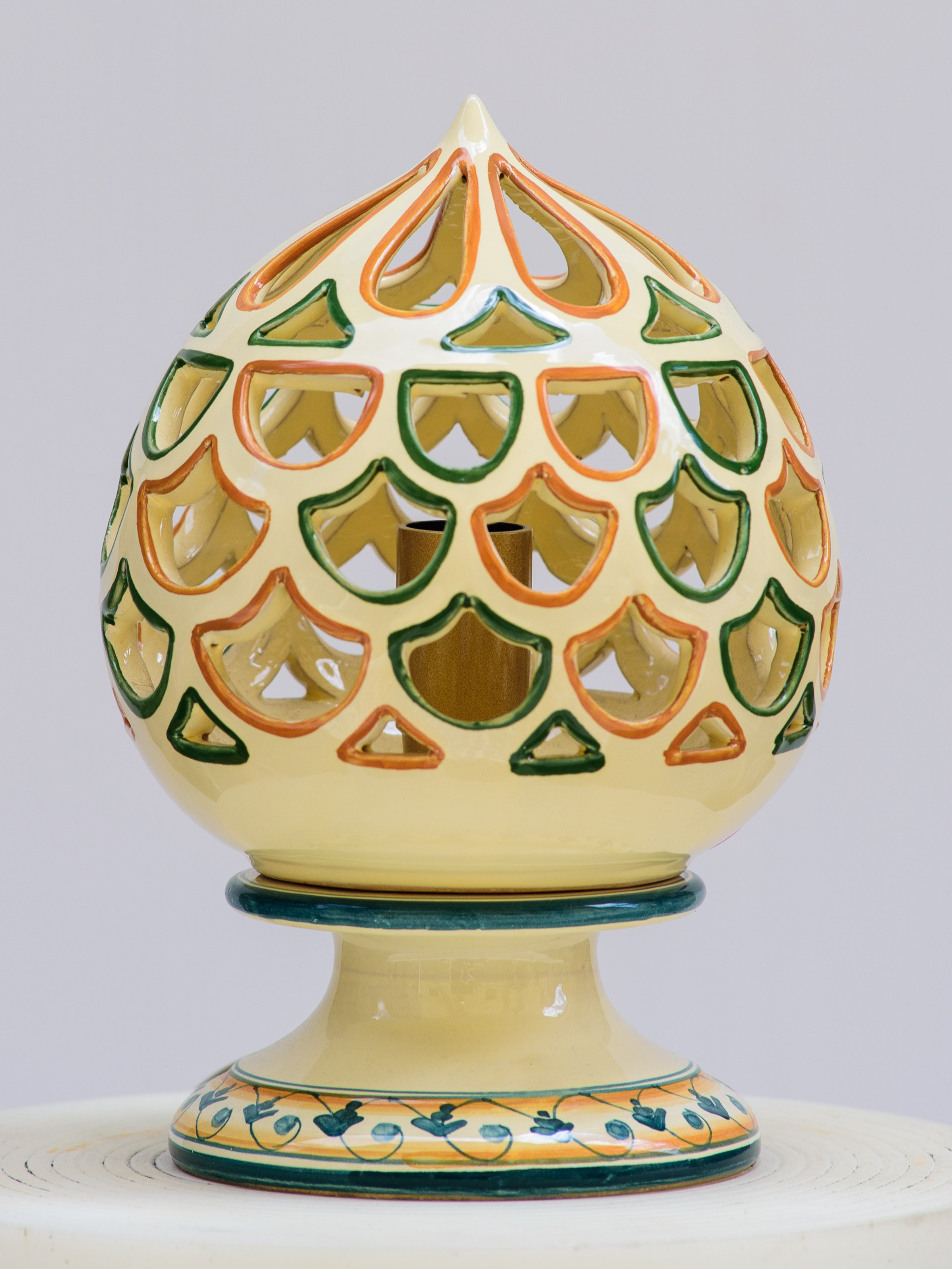 Lampada traforata a forma di uovo, con base separata - Lampada - Linda  Zepponi - Artefeltria